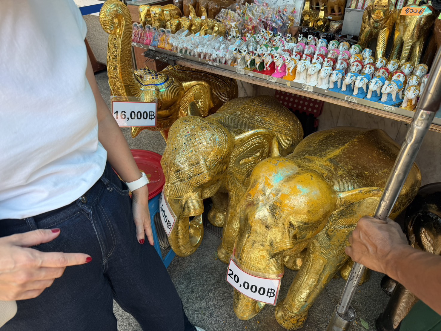 更大尊的，16,000～20,000 泰銖都有。