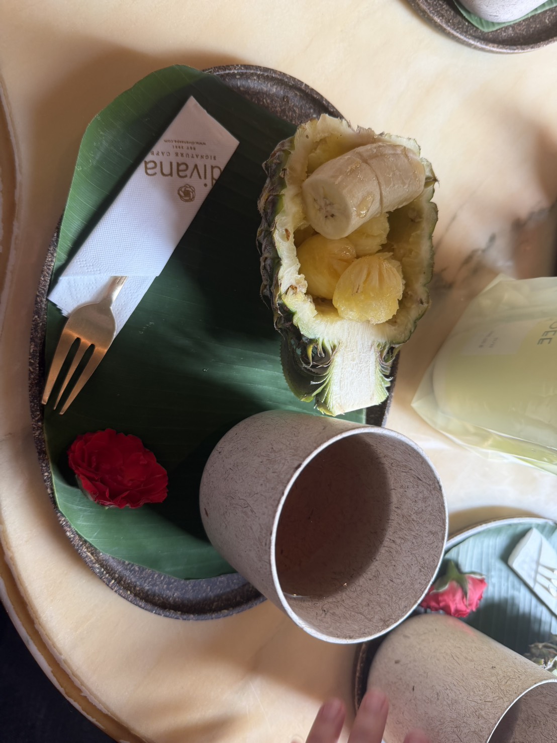 療程後的鮮果與飲品,讓你緩緩回神再走。