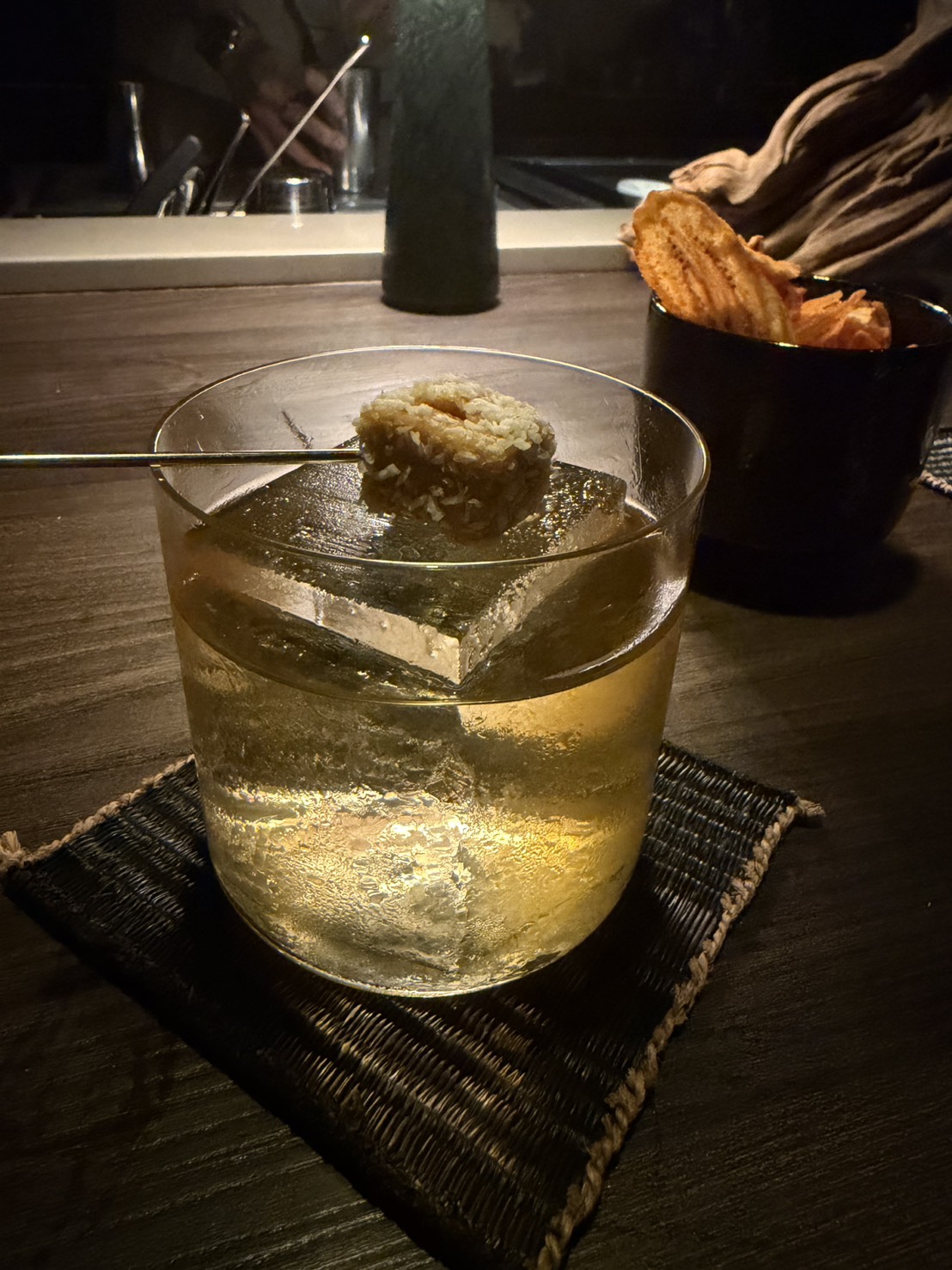 杯口做了酥炸擺盤的一杯。