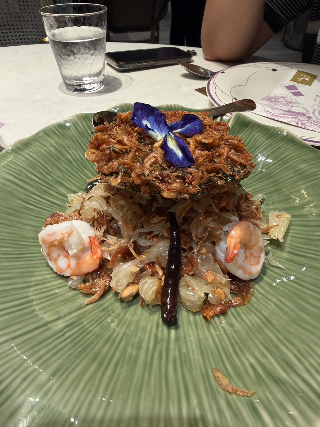 酸、甜、酥、鮮都有的柚子蝦沙拉。