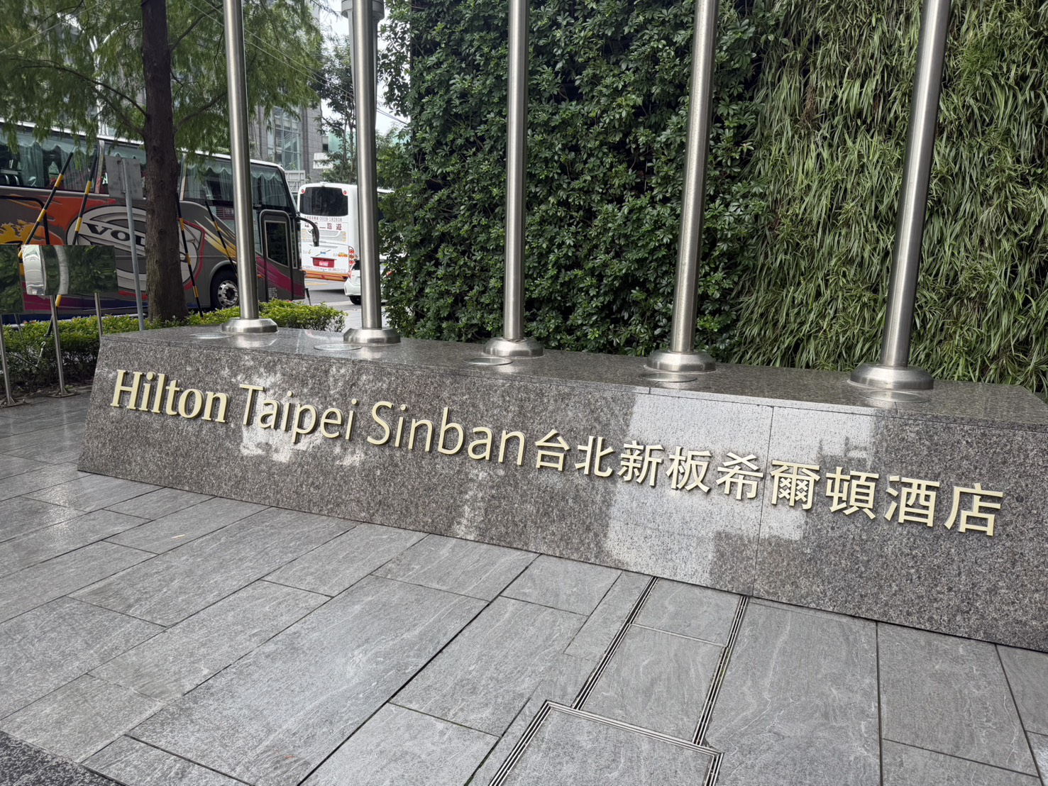 台北新板希爾頓位在板橋,交通與周邊機能都很方便。